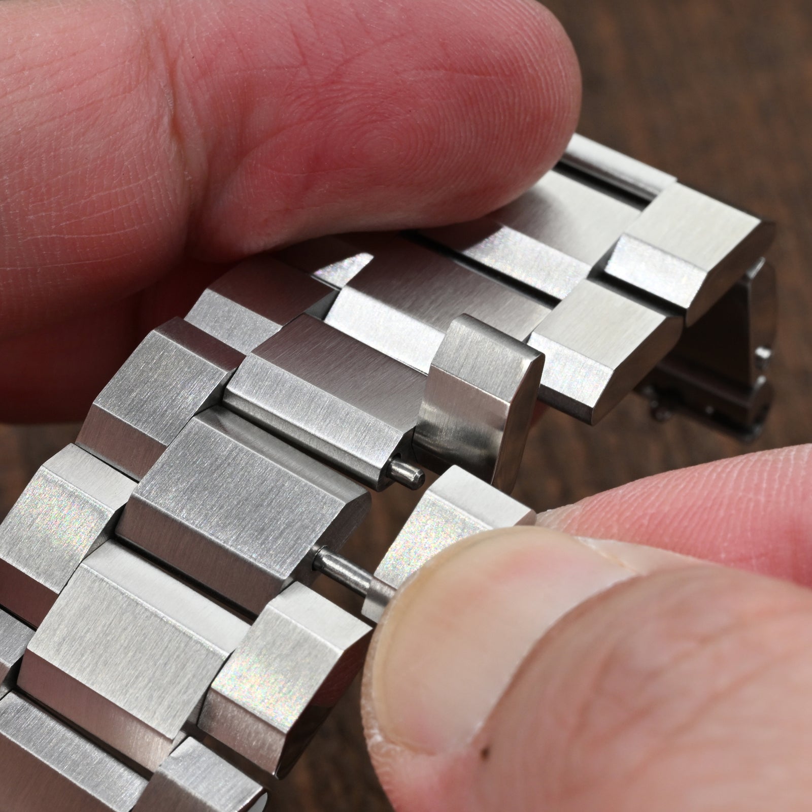 سوار ساعة هيكساد 24 مم (سحب-لف) بفك سريع، نهاية مستقيمة، فولاذ مقاوم للصدأ 316L، إبزيم V مصقول