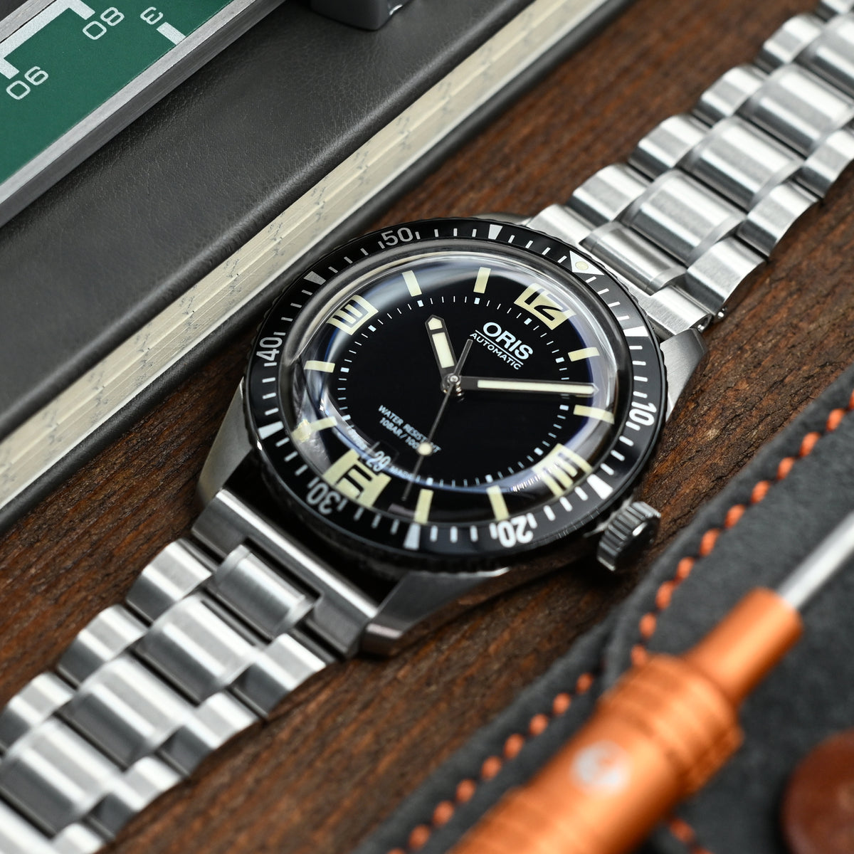 سوار ساعة Entwine (سحب-لف) سريع الفك بقياس 20 مم أو 22 مم، نهاية مستقيمة، إبزيم V من الفولاذ المقاوم للصدأ 316L بتشطيب مصقول.