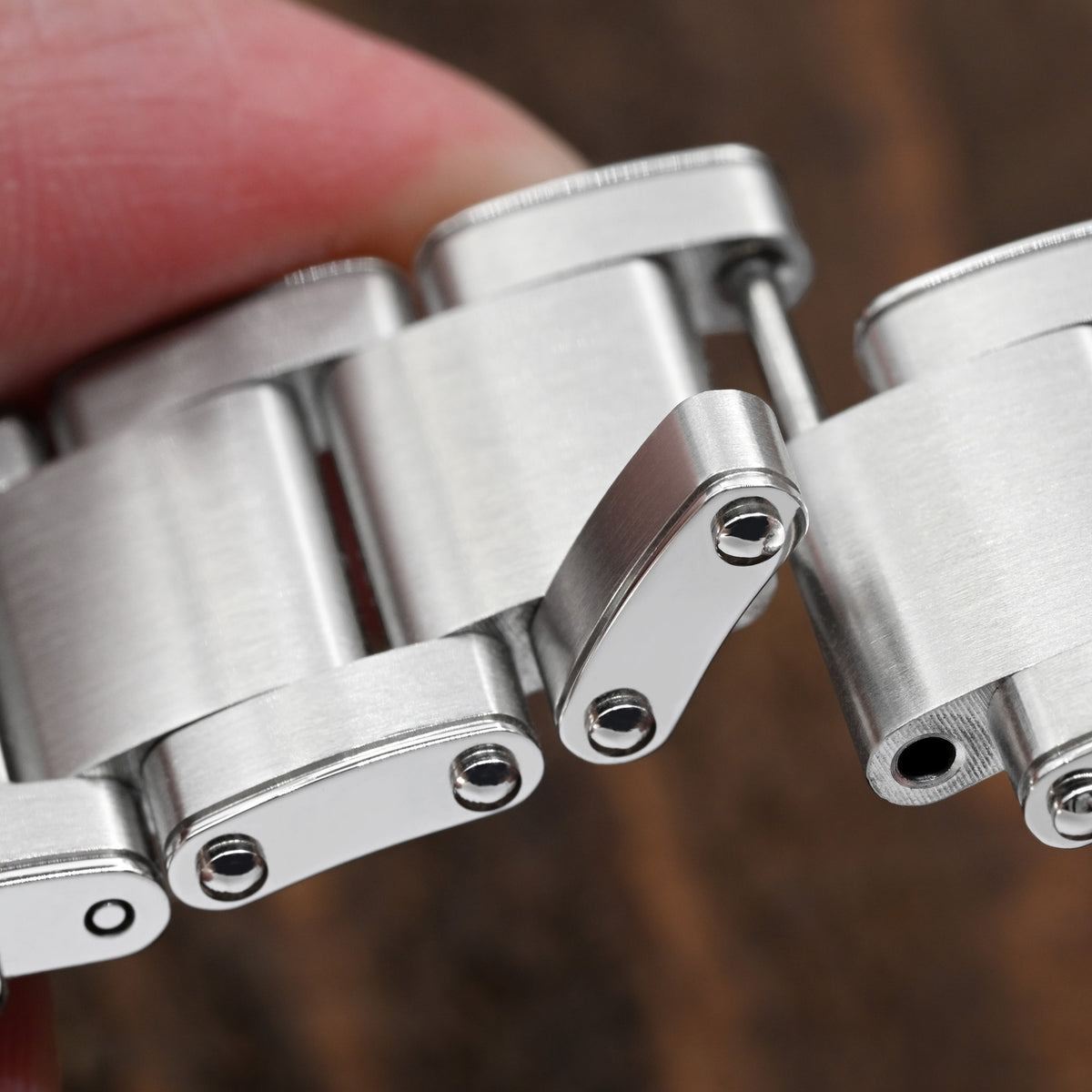 سوار ساعة ميتابايند II (سحب-لف) QR بمقاس 20 مم أو 22 مم، نهاية مستقيمة، فك سريع، فولاذ مقاوم للصدأ 316L، إبزيم غطس مصقول.