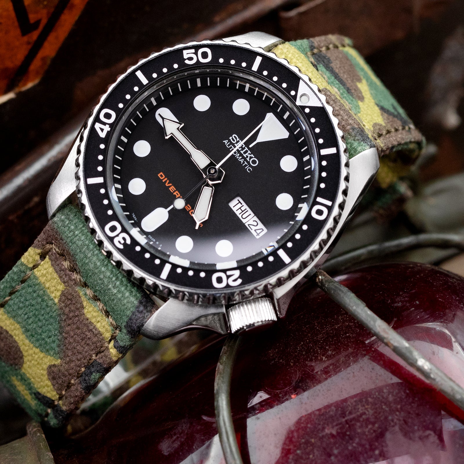 سوار ساعة قماش كاموفلاج ERDL من MiLTAT مقاس 22 مم، قطعتان، بفتحة دائرية مخيطة وقفل، تشطيب رملي