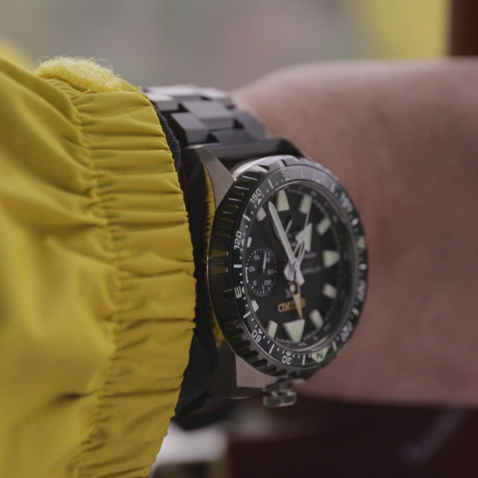 سوار ساعة هيكساد 24 مم (سحب-لف) بفك سريع، نهاية مستقيمة، ستانلس ستيل 316L بطبقة DLC شبيهة بالألماس، إبزيم V-Clasp