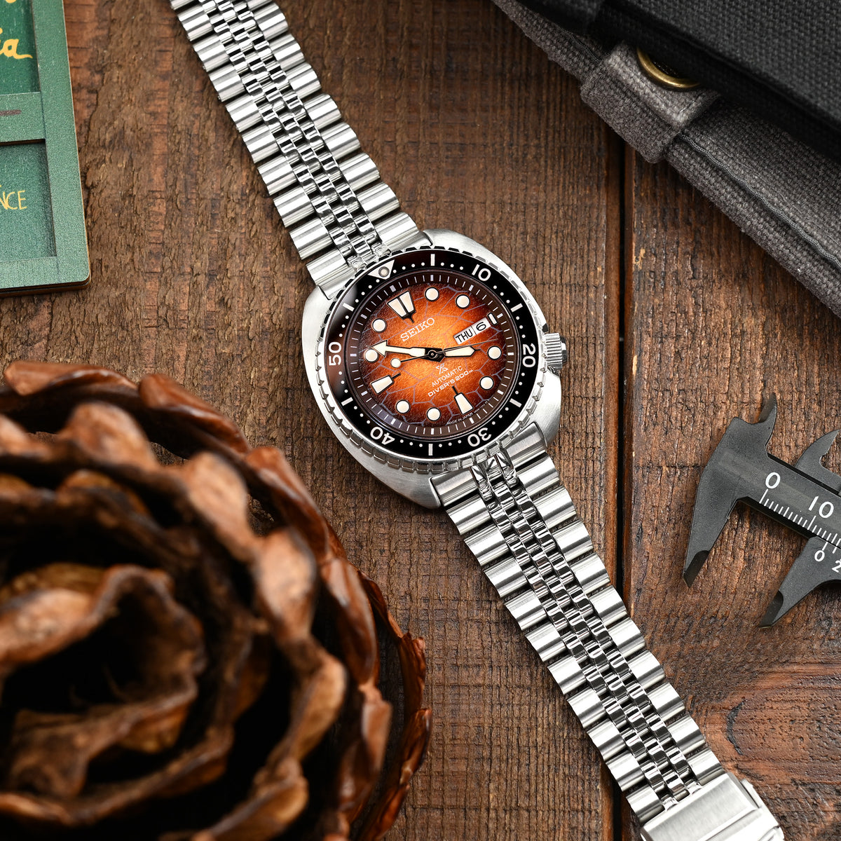 سوار ساعة 22 مم سوبر-J لويس JUB لساعات سيكو نيو تيرتلز SRP777 SRP775 SRPA21 (PADI)، ستانلس ستيل - مطفي مع وصلات وسط لامعة، مشبك V دايفر