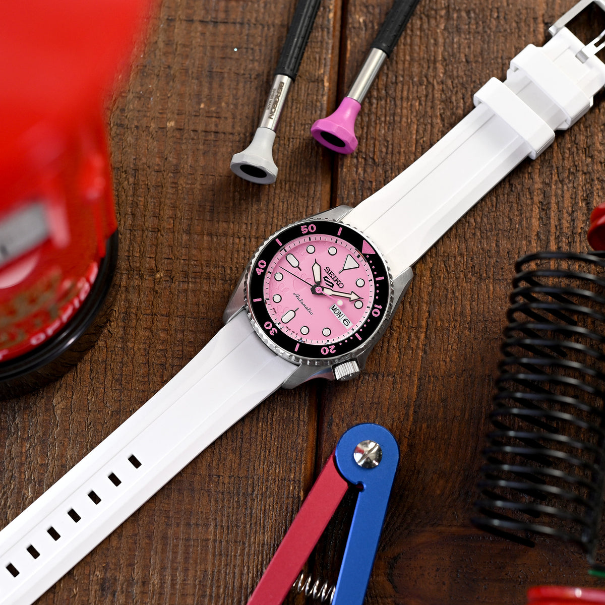 20mm Wheels Resilient Curved End FKM Rubber watch strap, White