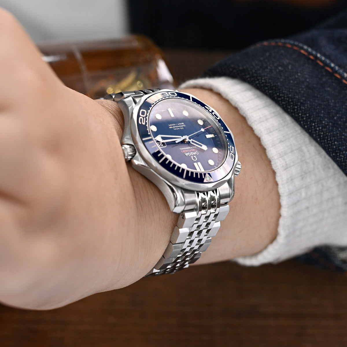 سوار ساعة أسترويد 20 مم لأوميغا سيماستر 41 مم، من الفولاذ المقاوم للصدأ 316L بتشطيب مصقول ومطفي مع مشبك V