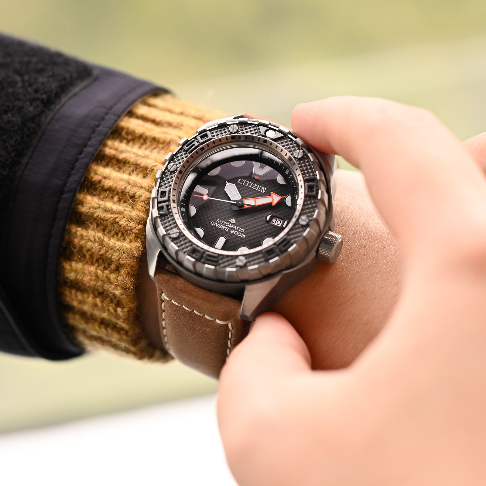 MiLTAT 24mm Mud Brown Nubuck Leather Watch Strap, Beige Stitching Strapcode Watch Bands