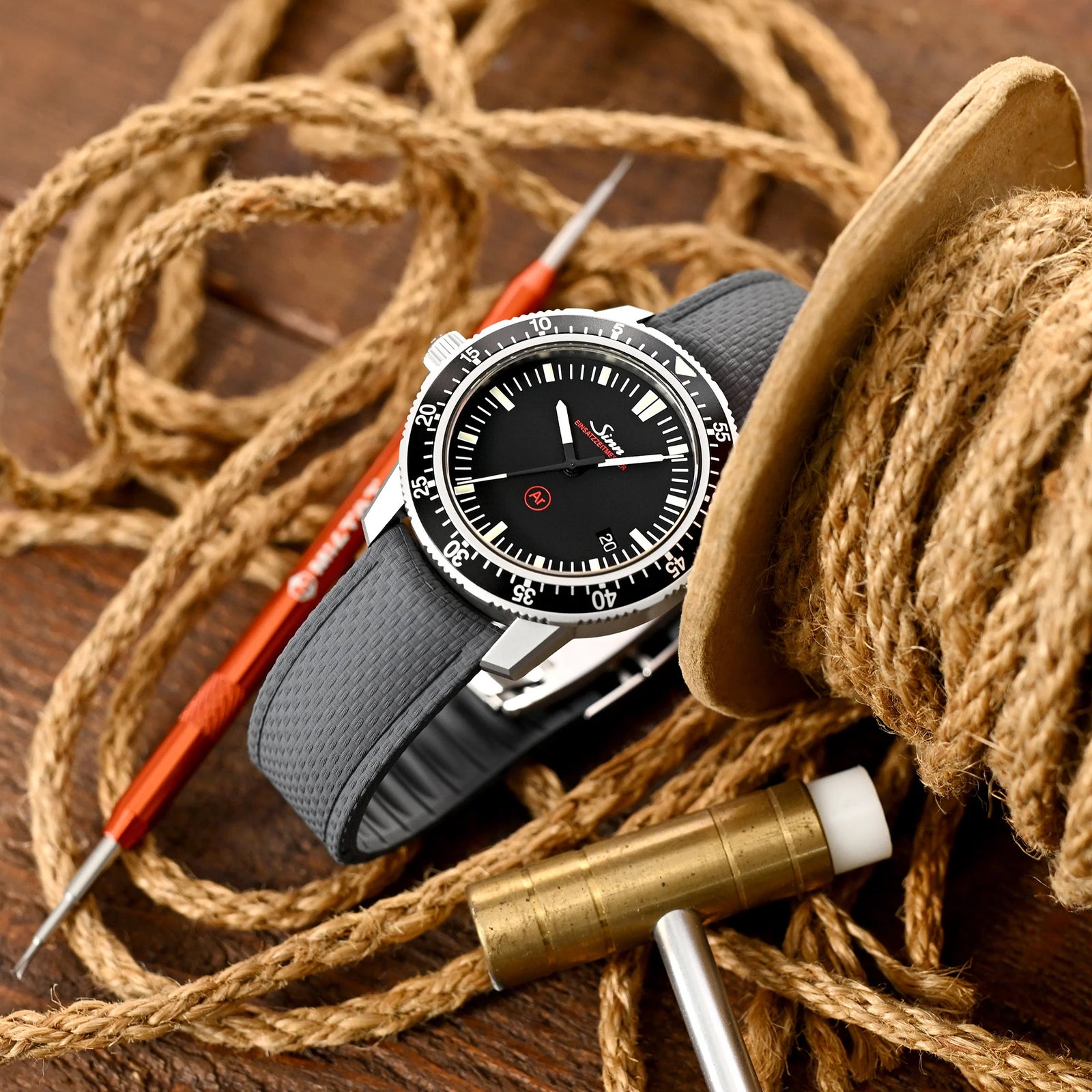 FKM41 Dark Grey Quick Release Titanium Slinea Clasp FKM Rubber Watch Band, 20mm Strapcode watch bands