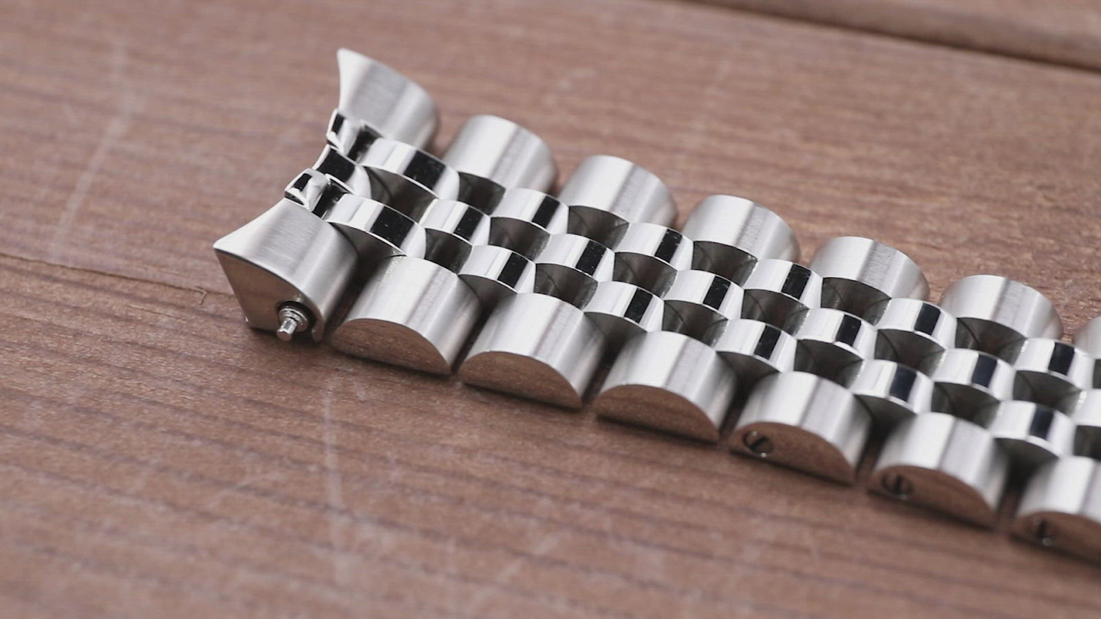 سوار ساعة أنغوس-جي لويس JUB مقاس 22 مم لساعات سيكو SKX007 وSKX009 وSKX011، من الستانلس ستيل - تشطيب مطفي مع وصلات وسطية لامعة، مشبك V Diver