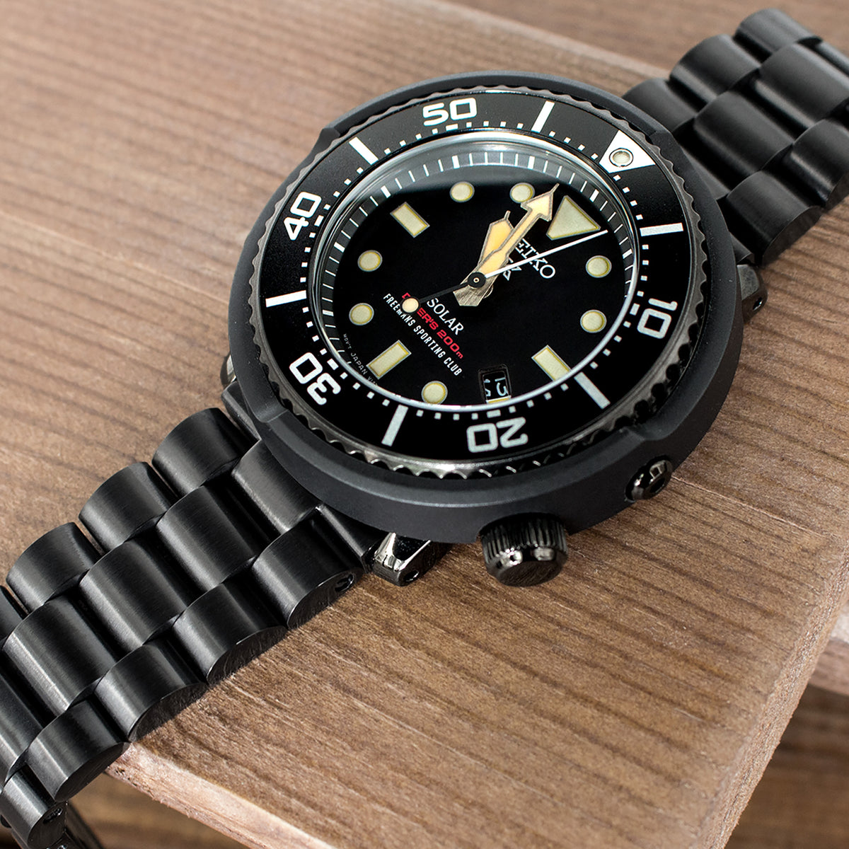 سوار ساعة Endmill مقاس 22 مم، نهاية مستقيمة، من الفولاذ المقاوم للصدأ 316L مع طلاء DLC شبيه بالألماس، إبزيم V-Clasp