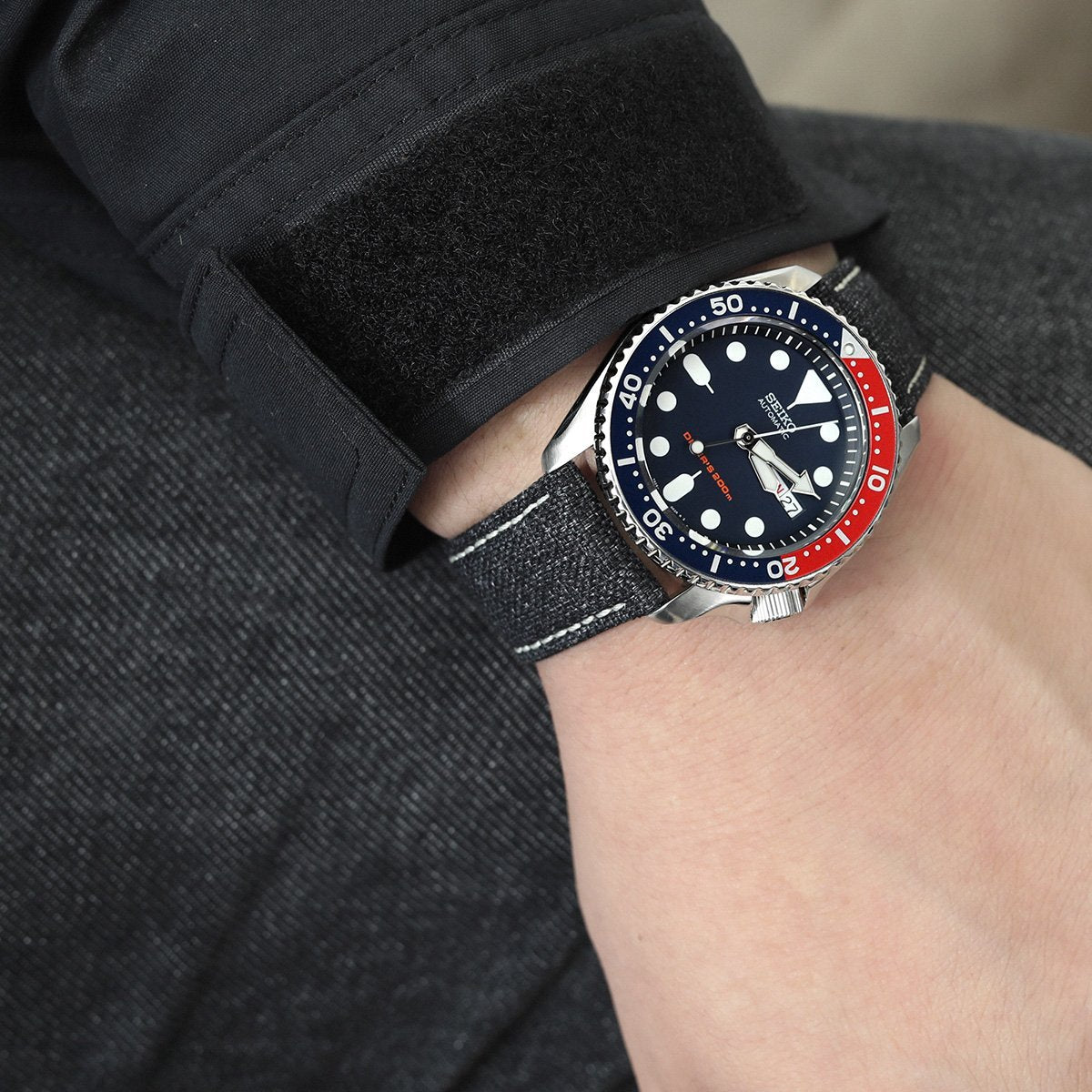 Seiko SKX009 Diver&#39;s 200m Automatic Watch Strapcode Watch Bands