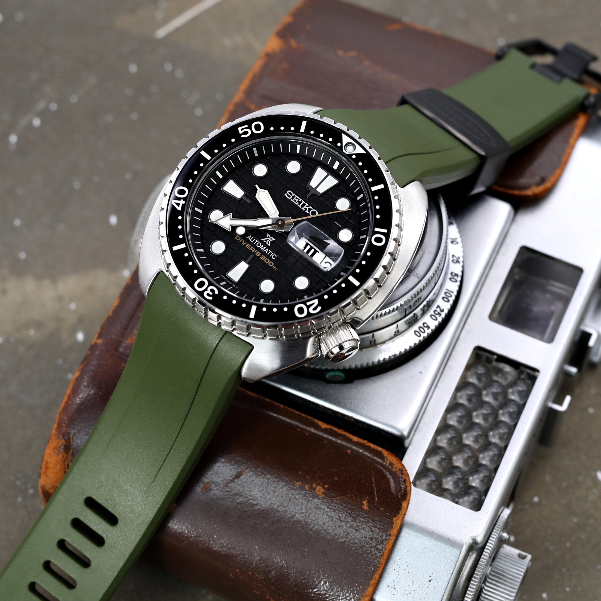 22mm Crafter Blue Military Green Rubber Curved Lug Watch Band for Seiko Turtle SRP777 PVD Black Buckle Strapcode Watch Bands