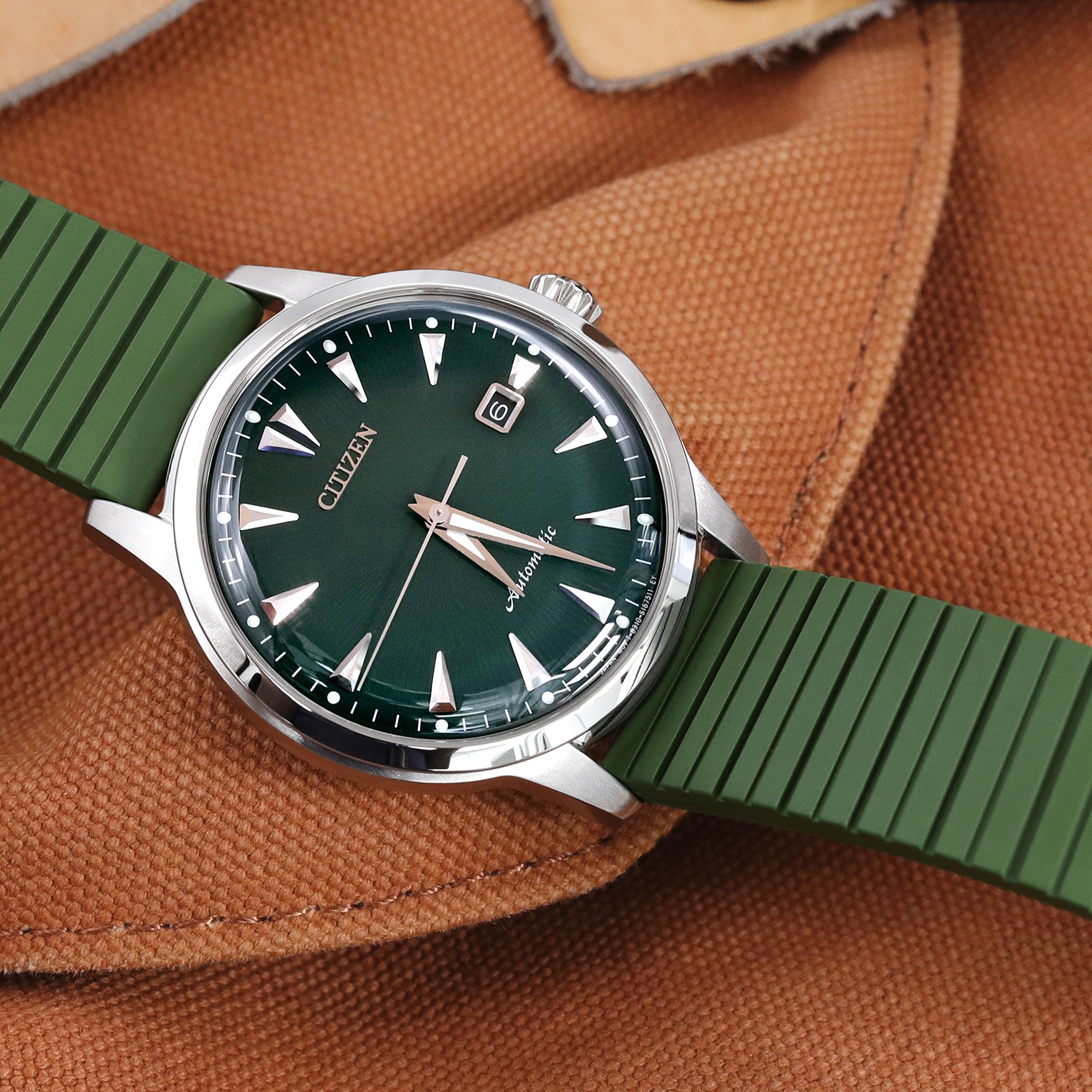 The New Citizen Kuroshio '64 NK0001-25X Green Strapcode Watch Bands