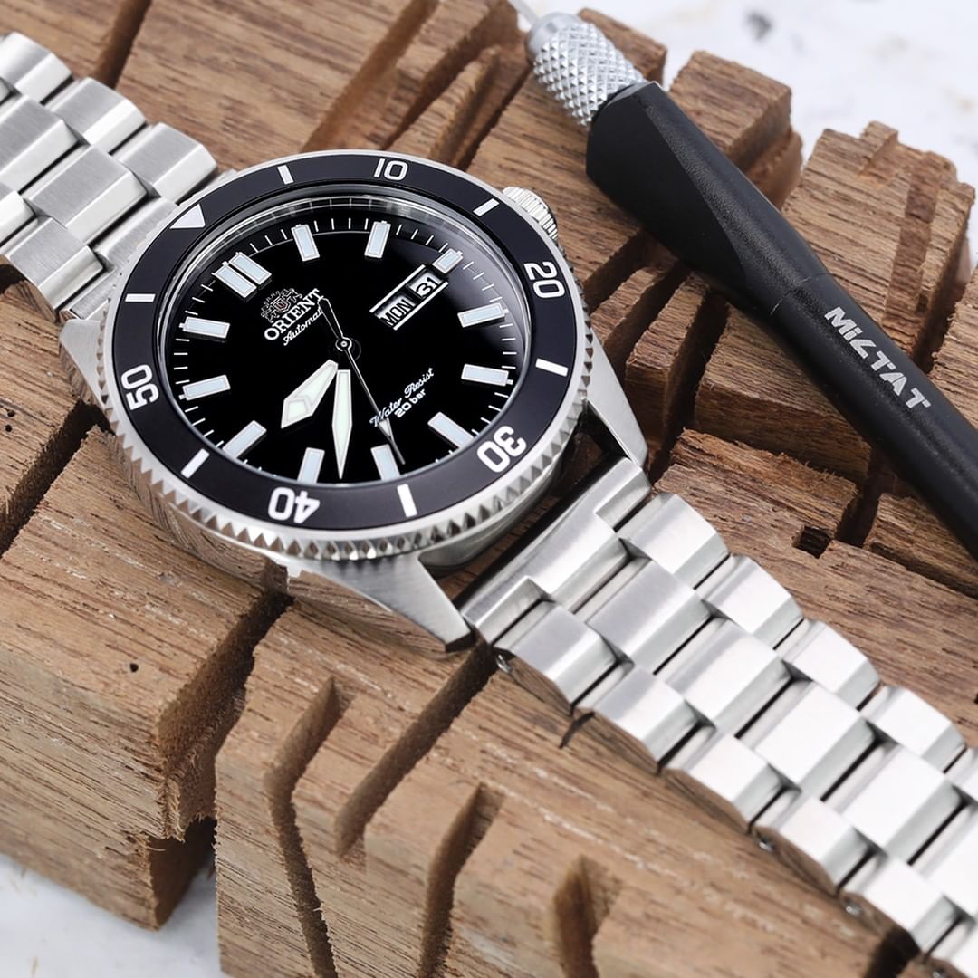 22mm Hexad 316L Stainless Steel Watch Band Straight Lug Wetsuit Ratchet Buckle Brushed Strapcode Watch Bands