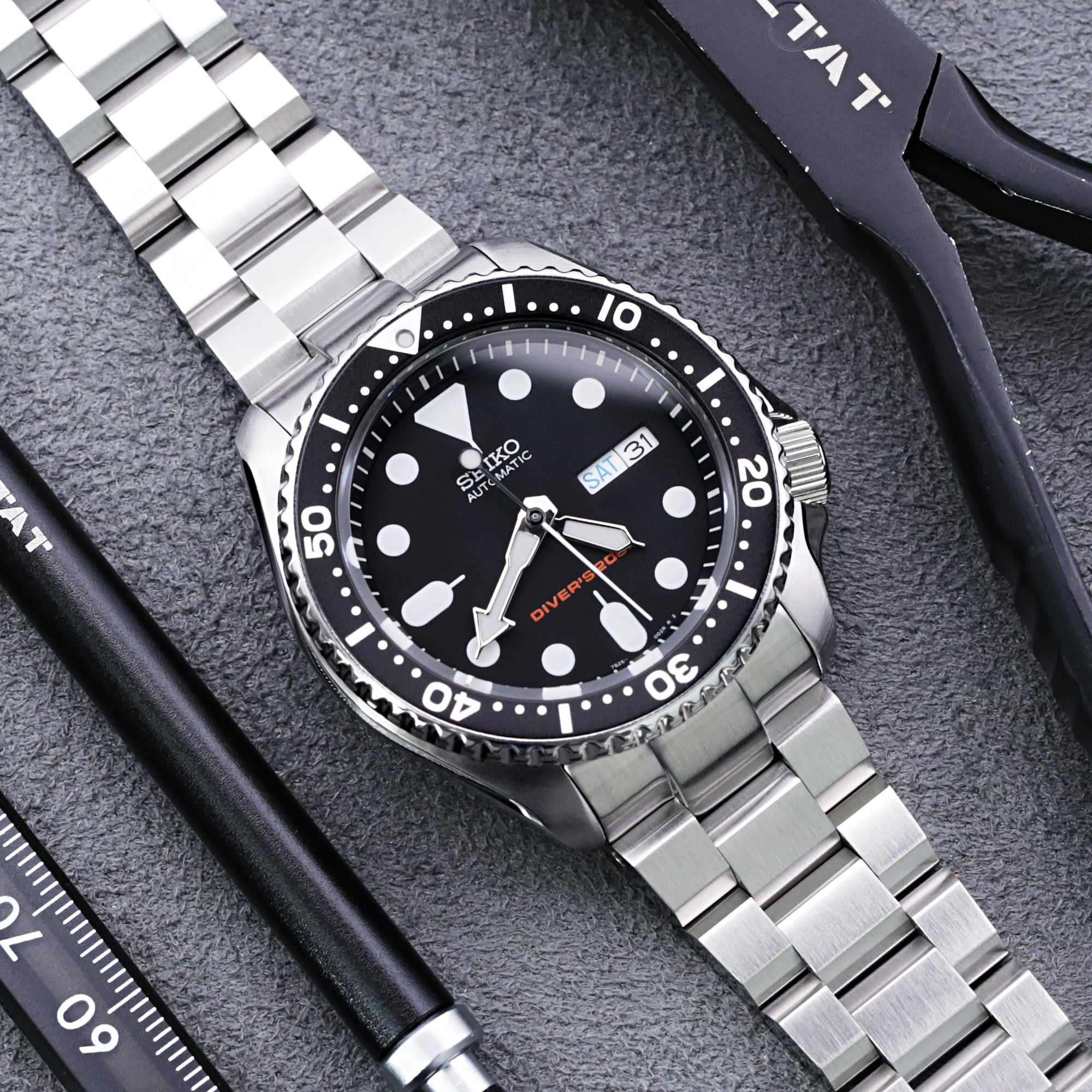 Seiko SKX007 Diver's 200m Automatic Watch Strapcode Watch Bands
