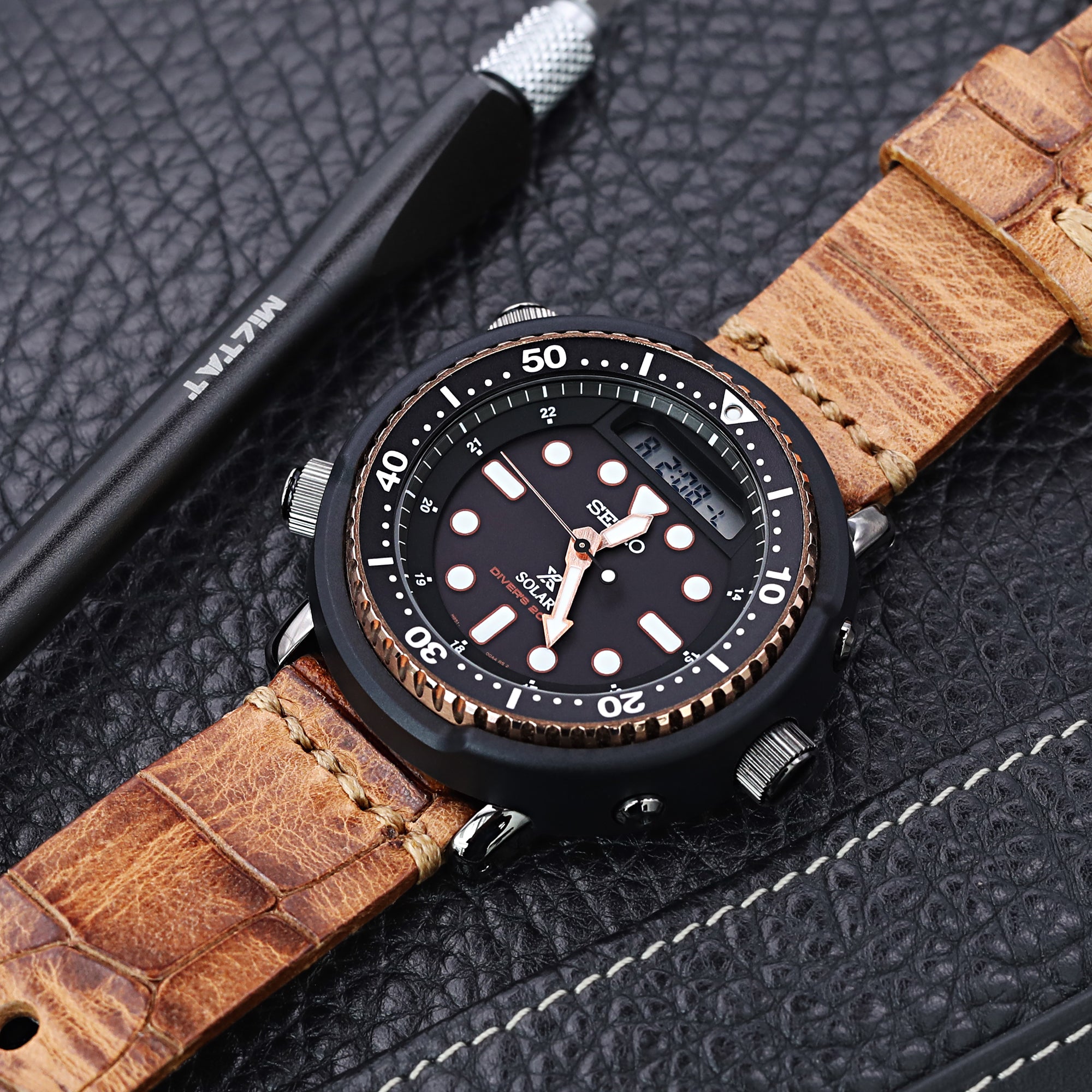 MiLTAT Zizz Collection 22mm Cracked Croco Middle Brown Watch Strap Brown Stitching Strapcode Watch Bands