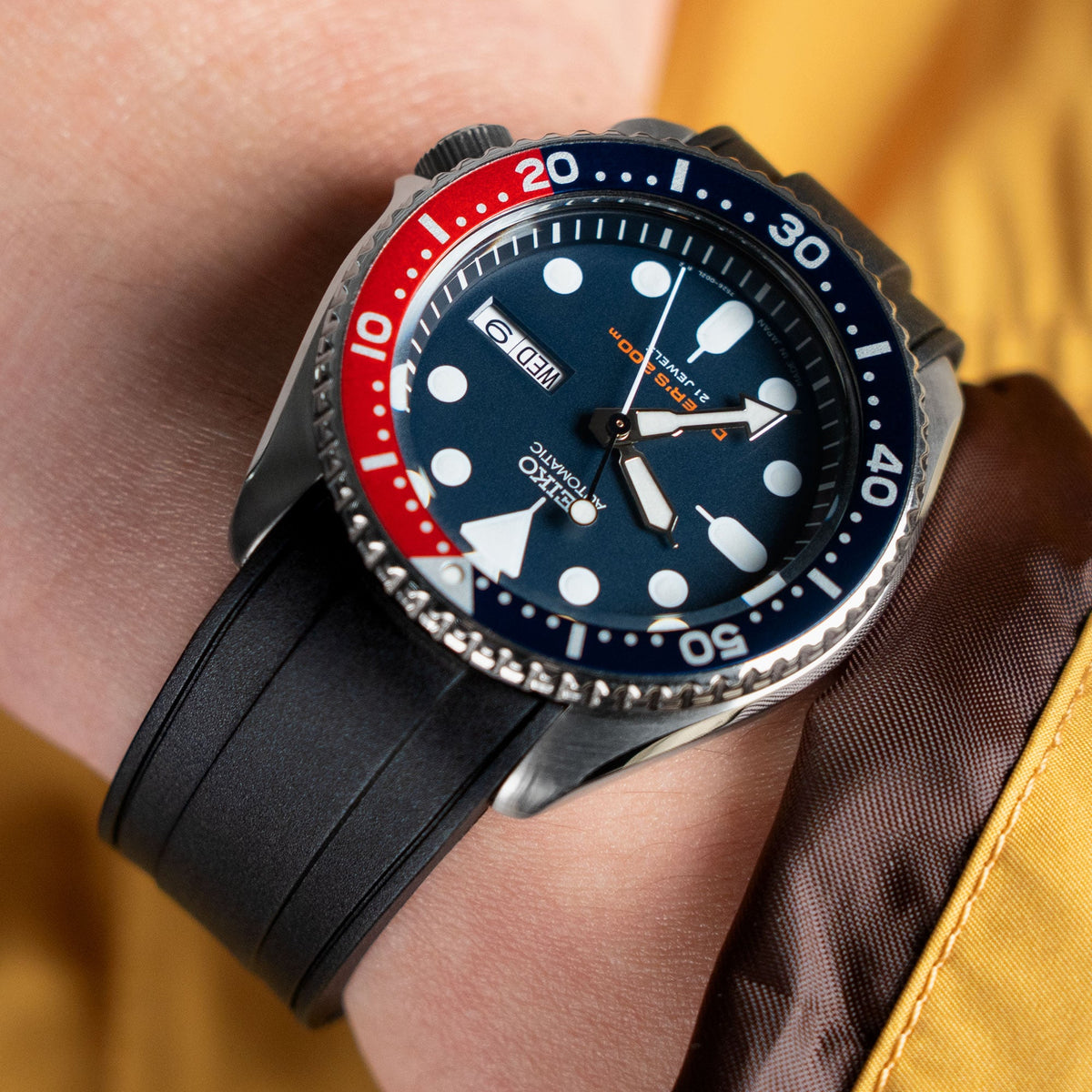 Seiko SKX007 Diver&#39;s 200m Automatic Watch Strapcode Watch Bands